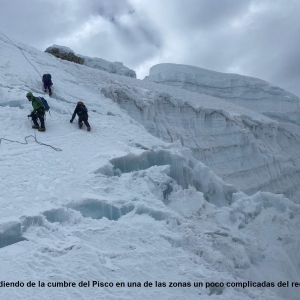 Descendiendo de la cumbre del Pisco , en una delas zonas un poco complicadas del recorrido.